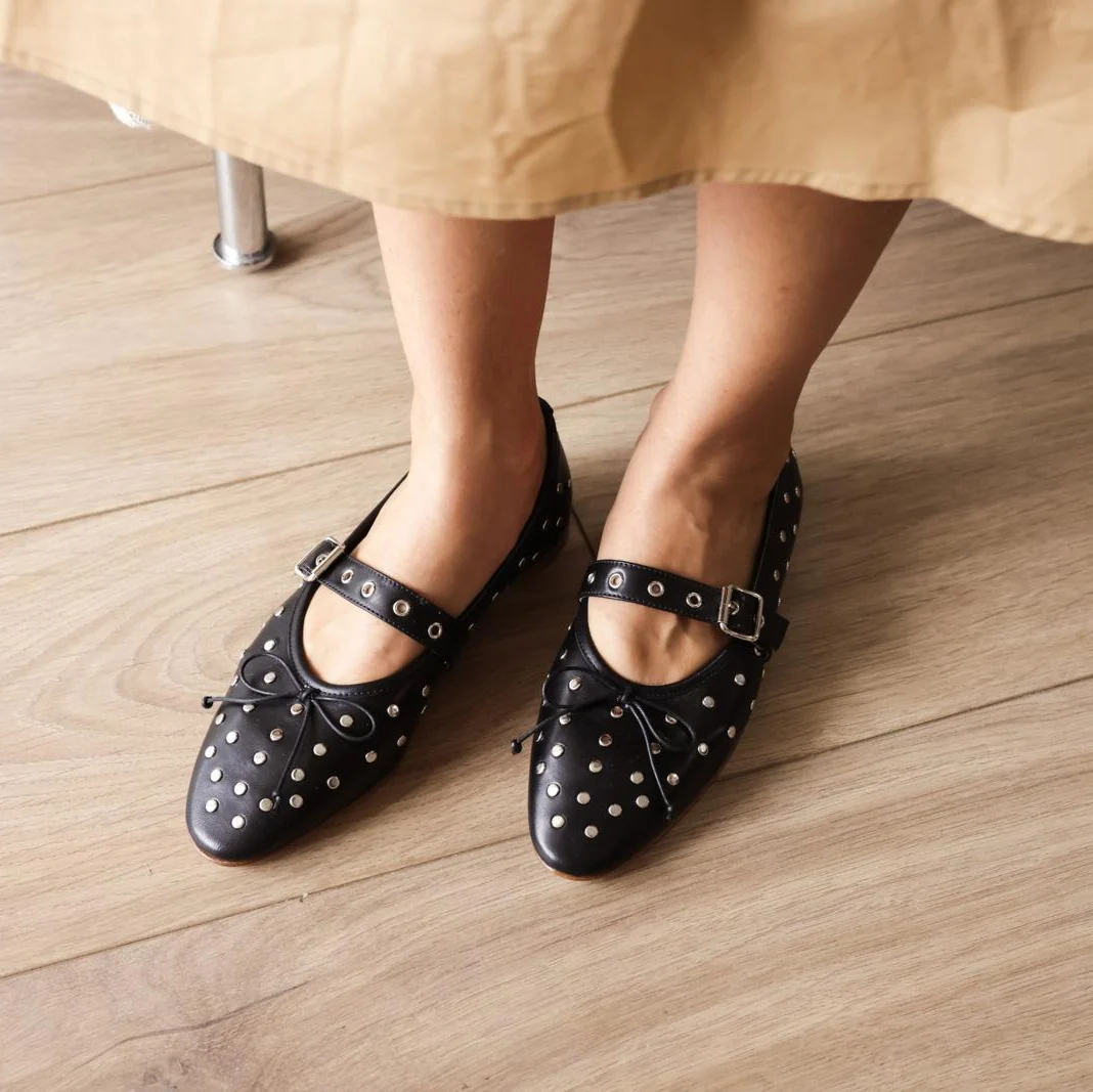 Como Buckle - Black Studs - Image 3
