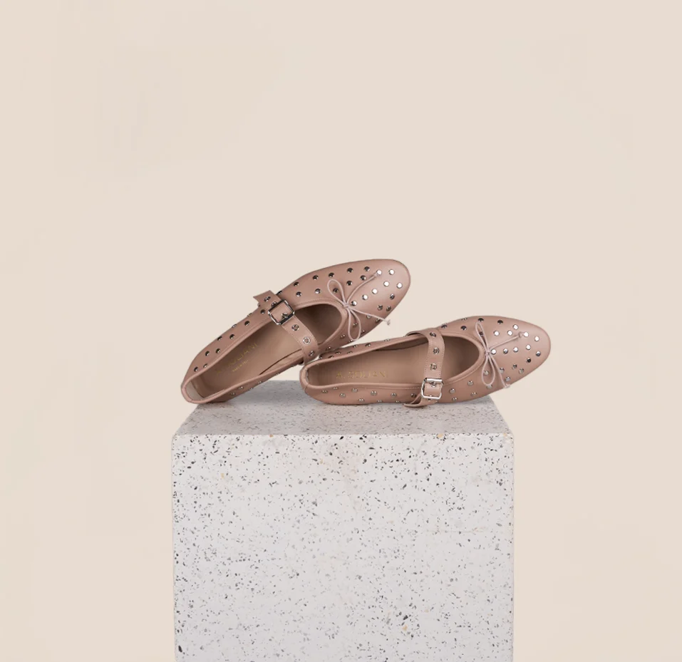Como Buckle - Nude Studs (Silver)