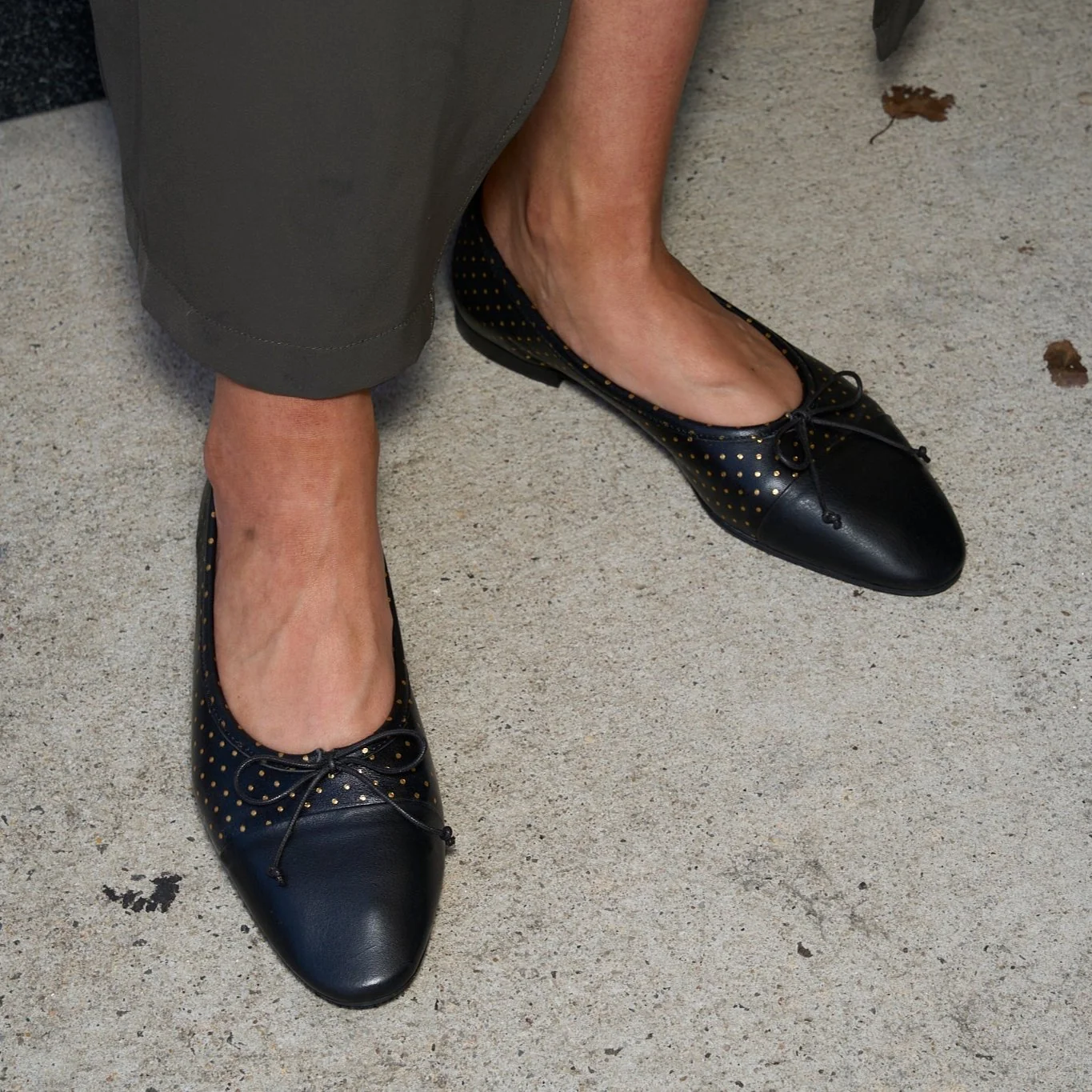 Como - Dotted Gold/Black Leather - Image 3