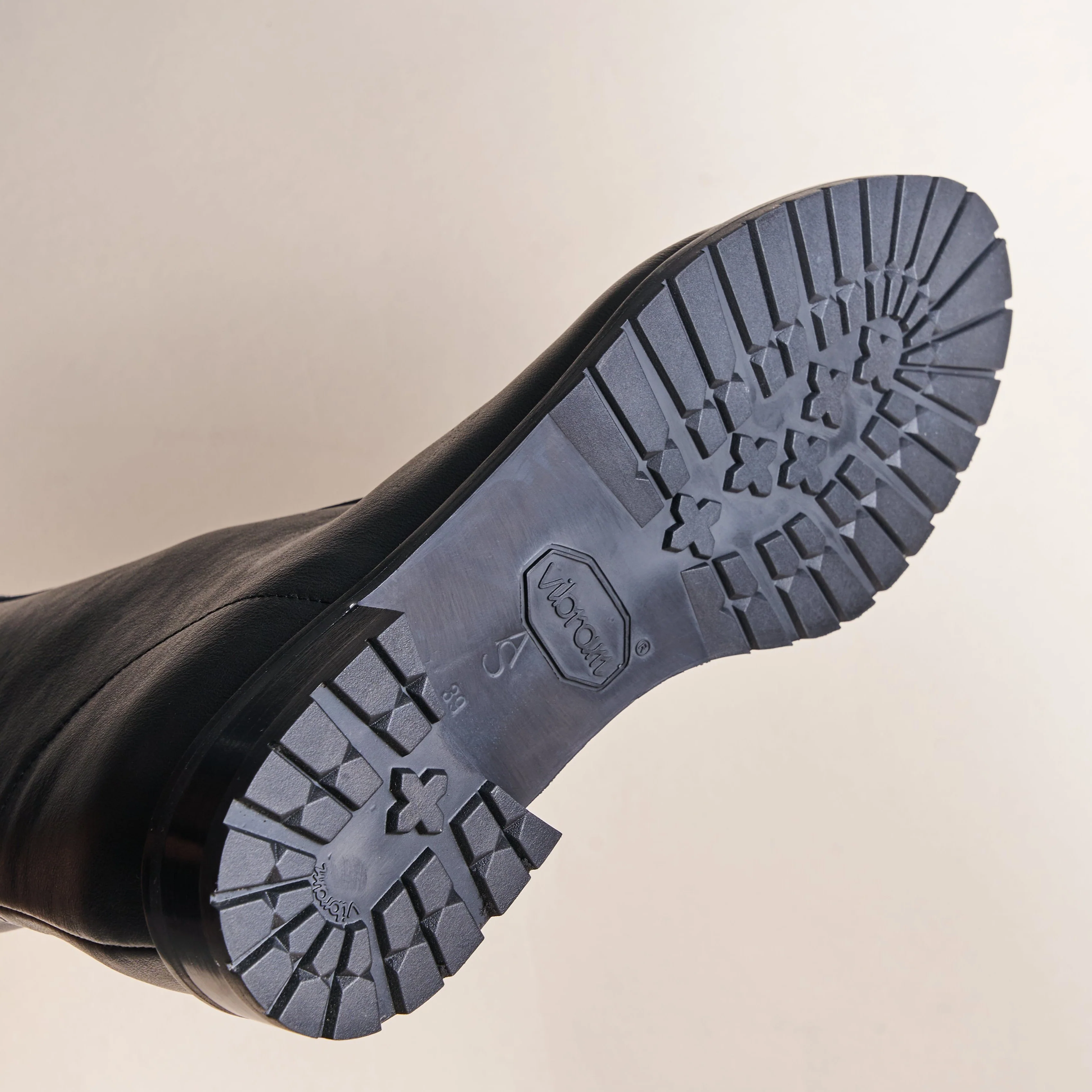 Milano Pebbled - Black Leather - Image 5