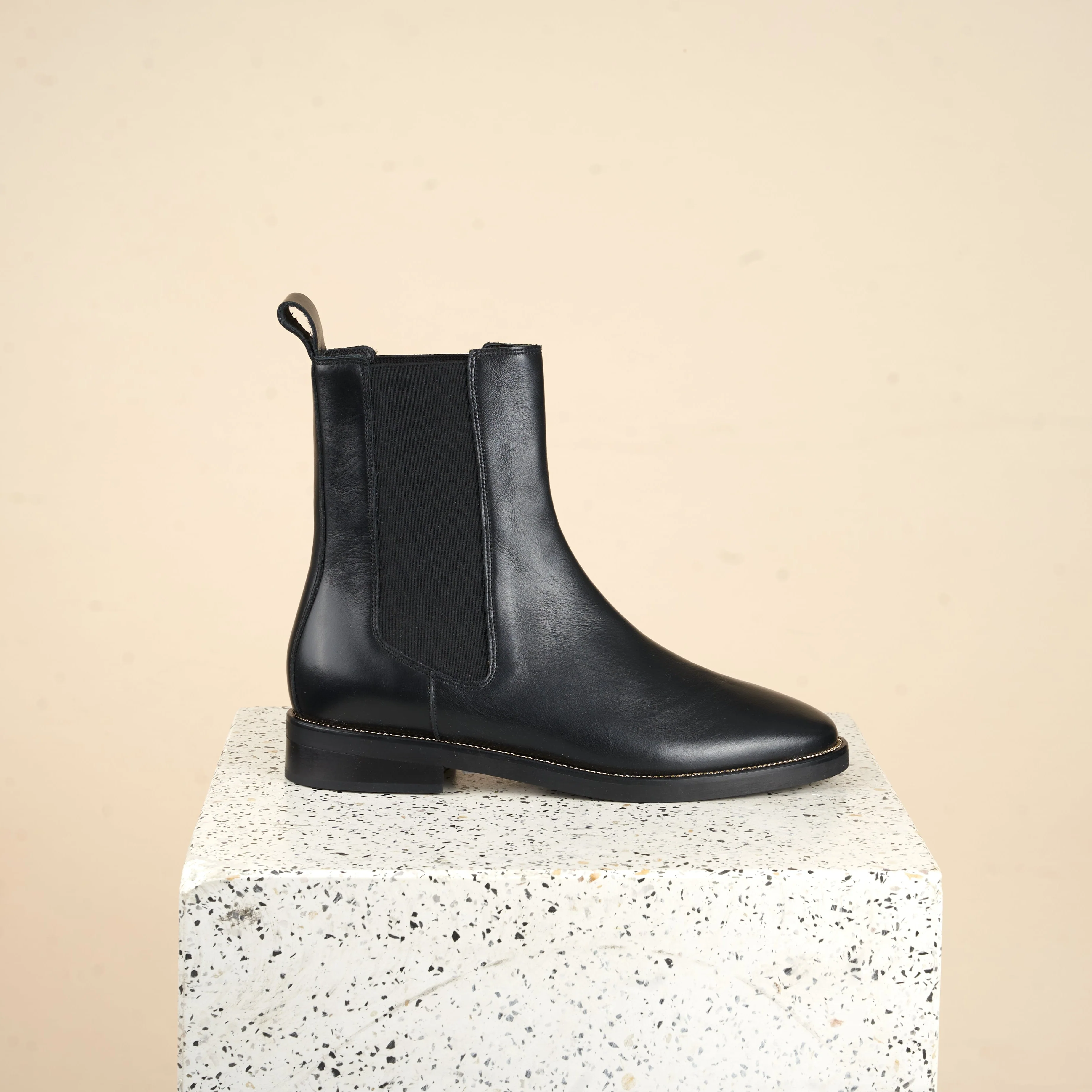 Pavia - Black Leather - Image 4