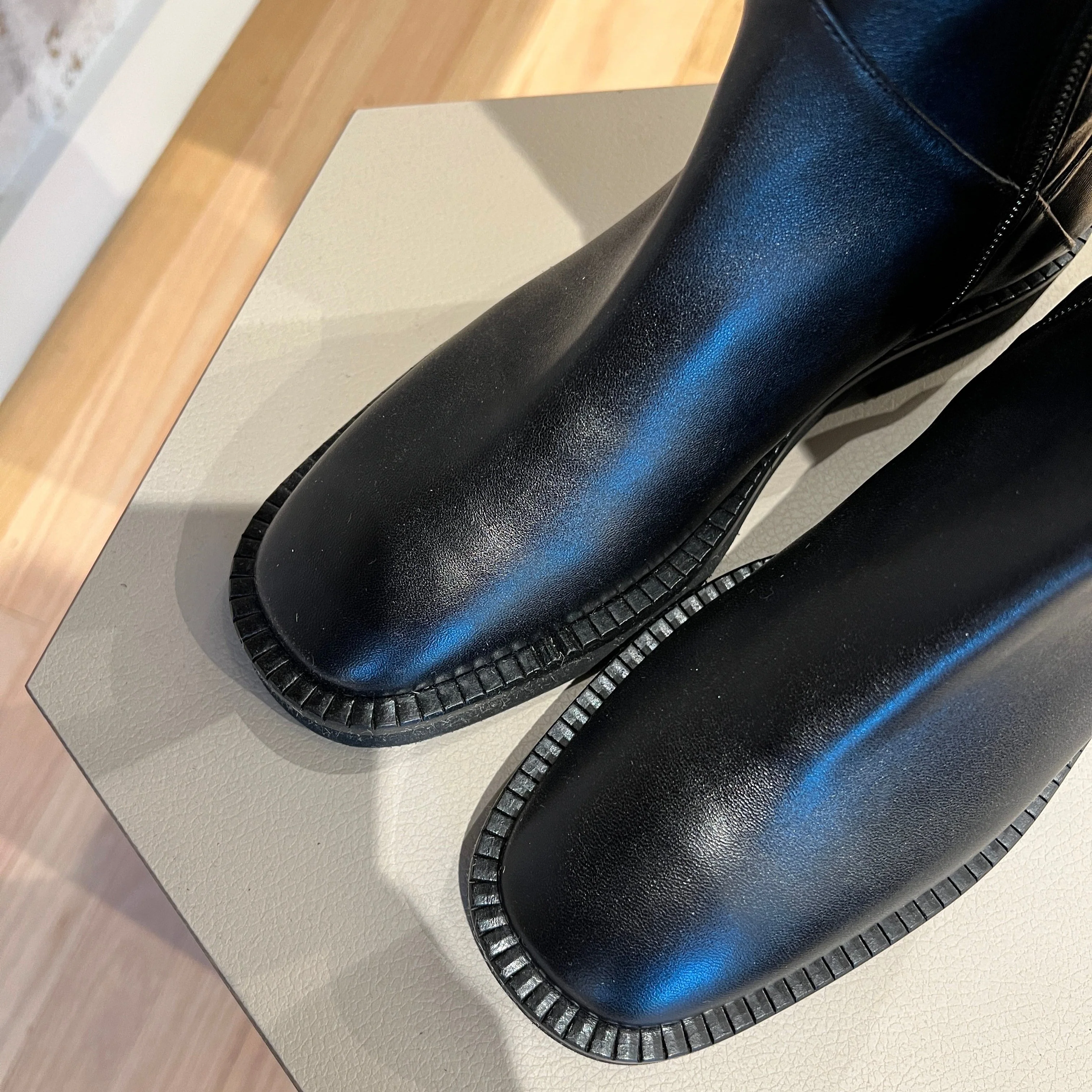 Pistoia - Black Leather - Image 4